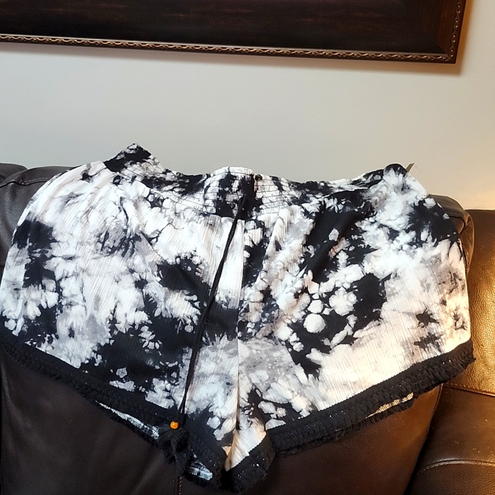 No Boundaries shorts